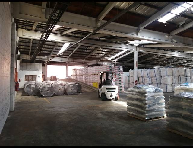 1,639M² WAREHOUSE TO LET IN NEW GERMANY